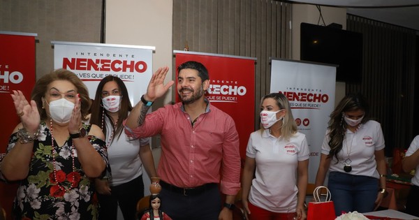 La Nación / Comando de Mujeres Capital de la ANR y Óscar Rodríguez homenajearon a la mujer paraguaya