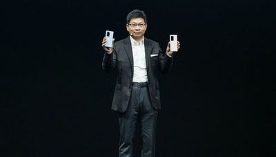 Huawei lanza su tercer smartphone plegable: esta vez con una pantalla externa y más cámaras