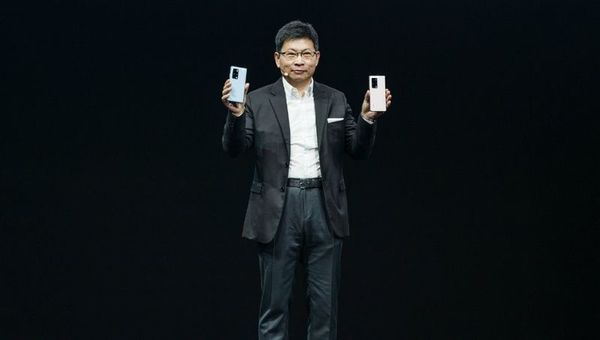 Huawei lanza su tercer smartphone plegable: esta vez con una pantalla externa y más cámaras