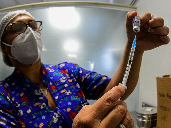 Personal de salud vacunado con primer lote llega a 1.000