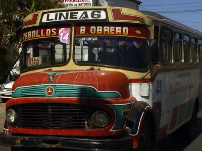 Circulación de buses chatarra expone diariamente la vida de los pasajeros