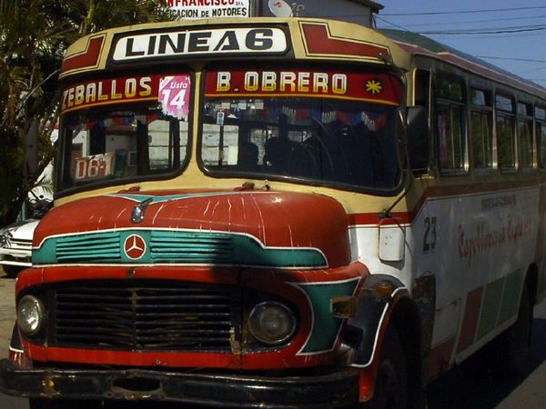 Circulación de buses chatarra expone diariamente la vida de los pasajeros