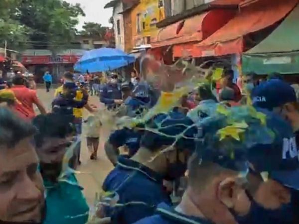 CDE: A huevazos corren a comitiva que intentó verificar contrabando