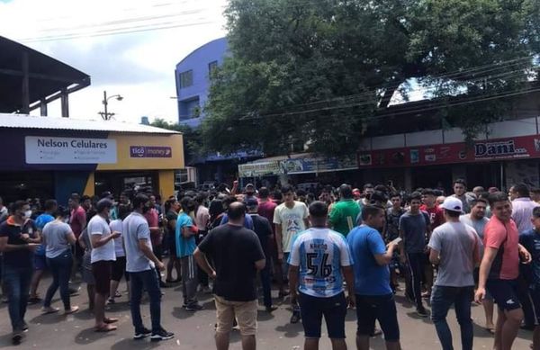Comerciantes están en pie de guerra contra intervención anticontrabando - Nacionales - ABC Color