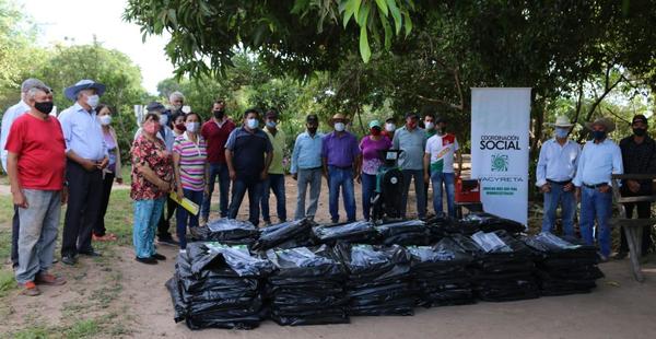 Gobierno entrega bolsas para silo y capacita para el ensilaje a productores de Ñeembucú | .::Agencia IP::.