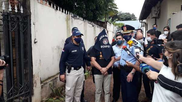 Mujer que denunció a capitán de bomberos también había sido acusada por sextorsión, según abogado