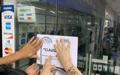 Clausuran local comercial por estafa