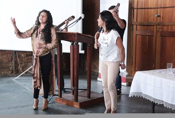 El canto de Mirta Noemí y Myrian Beatriz - Espectáculos - ABC Color