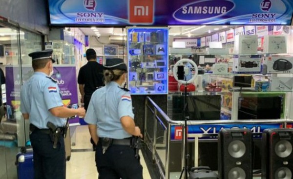 Defensa del Consumidor clausura comercio por estafa a turista