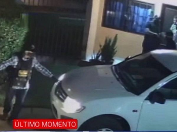 Delincuentes con chalecos de la Senad asaltan a empresario