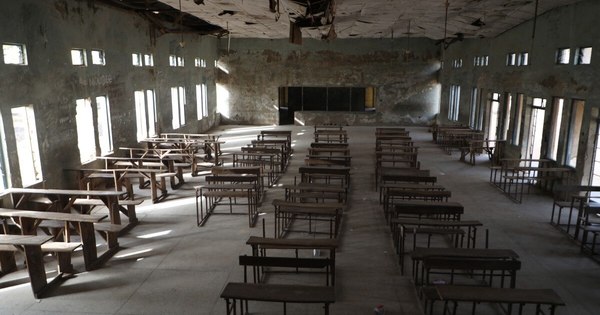 La Nación / Nigeria: grupo armado secuestra a 317 estudiantes