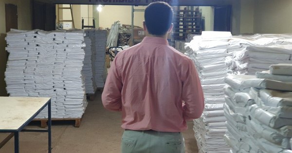 La Nación / Útiles escolares que debían ser utilizados en pandemia, abandonados en depósito del MEC