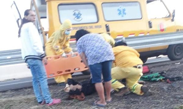 Mujer sufre grave accidente de tránsito a causa de vallado protector de la Ruta Py 02 – Prensa 5