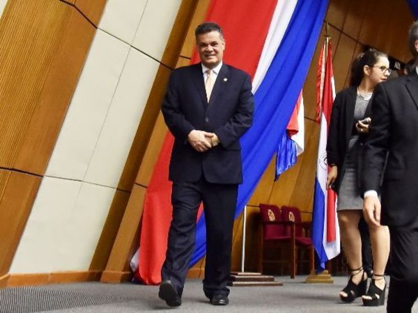 Declaran tres días de duelo en el Congreso por fallecimiento de Robert Acevedo