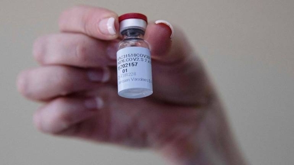 Diario HOY | FDA dice que la vacuna de J&J es eficaz en todos los grupos demográficos