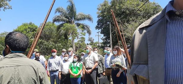 Presidente visitó Naranjal y alabó las políticas de su gobierno en enfrentamiento al covid - ABC en el Este - ABC Color