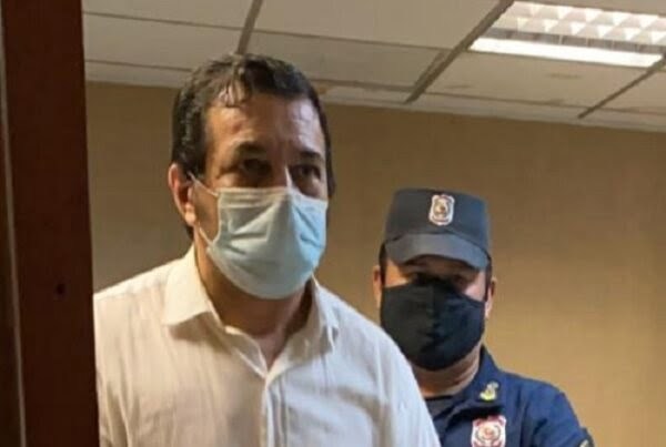 Envían a prisión a cirujano imputado por muerte de joven - Noticiero Paraguay