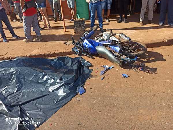 Motociclista MUERE al chocar de frente con CAMION en Hernandarias