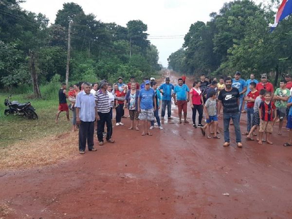 Vecinos en pie de guerra defienden a un joven en Colonia Naranjito