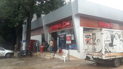 Mujer muere por intoxicación tras explosión de generador en supermercado - Nacionales - ABC Color