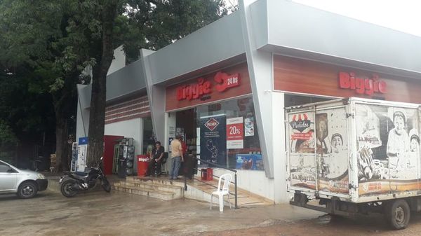 Mujer muere por intoxicación tras explosión de generador en supermercado - Nacionales - ABC Color