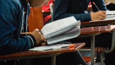 Alertan que pululan carreras de facultades de garage que emiten títulos falsos - ADN Digital
