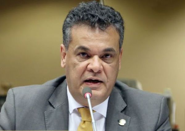 Robert Acevedo recibió distinciones internacionales por su lucha contra el narcotráfico