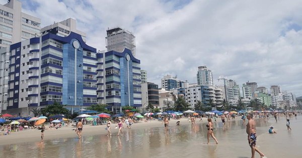 La Nación / Estados brasileños reimponen restricciones ante repunte del COVID-19