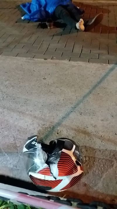 Motociclistas no deben pasar luz roja, circular por veredas ni llevar roncador - Nacionales - ABC Color