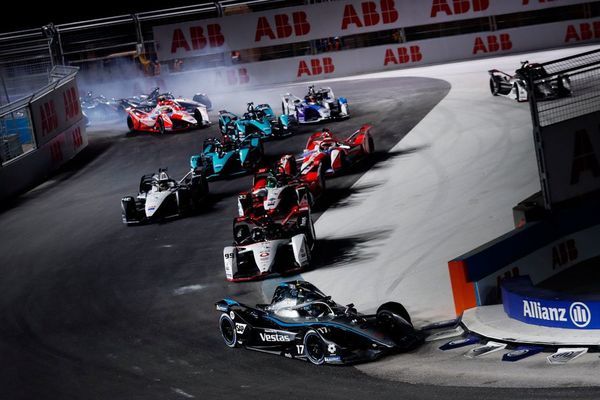 De Vries y Mercedes se quedan con la primera victoria de la temporada en la Fórmula E
