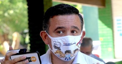 La Nación / “Petta, una desgracia para la educación”