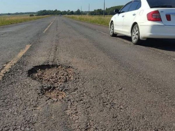 Ruta PY08 entre Coronel Bogado y Yuty parece  una zona  bombardeada