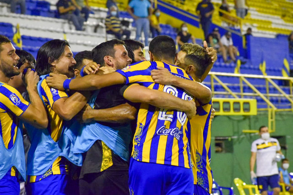 Triunfo auriazul: Sportivo Luqueño venció 1-0 al 12 de Octubre.
