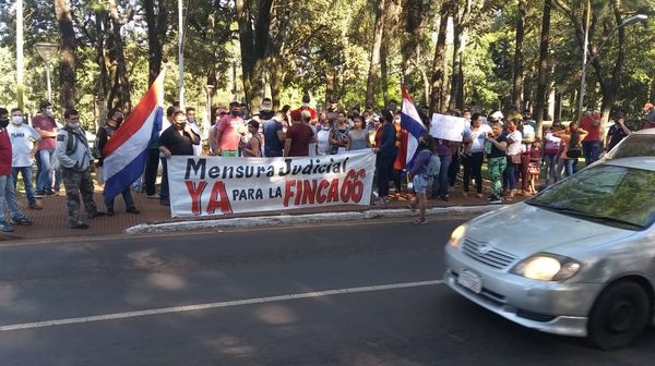 Moradores de cuatro barrios piden agilizar adjudicación para mensura de la Finca 66 – Diario TNPRESS