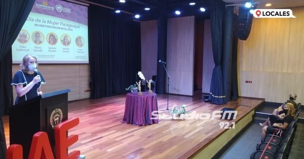 UNAE y Copacons celebraron el día de la mujer con entrega de reconocimientos