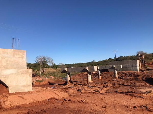 Dos puentes de hormigón armado presentan 55% de avance en Paraguarí | .::Agencia IP::.