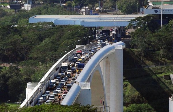 Foz de Yguazú, vecina de Ciudad del Este, cierra las puertas a foráneos sin constancia de covid negativ - ADN Digital