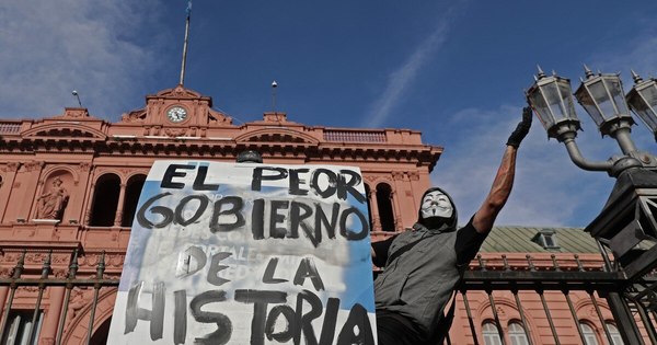 La Nación / Numerosas protestas opositoras en Argentina contra ‘vacunación vip’