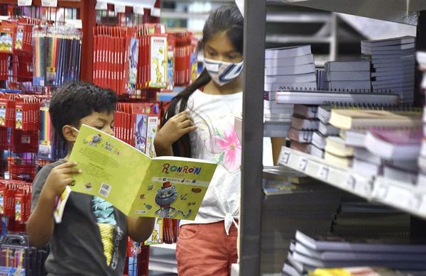 Poca cantidad de padres en librerías - Nacionales - ABC Color