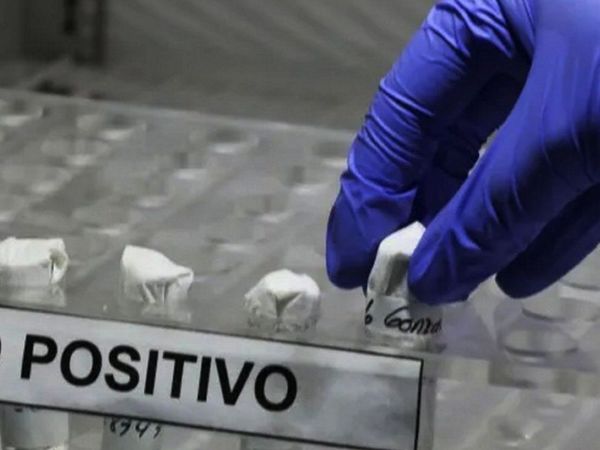 El virus sí se transmite por manipular envases, alega médico infectólogo
