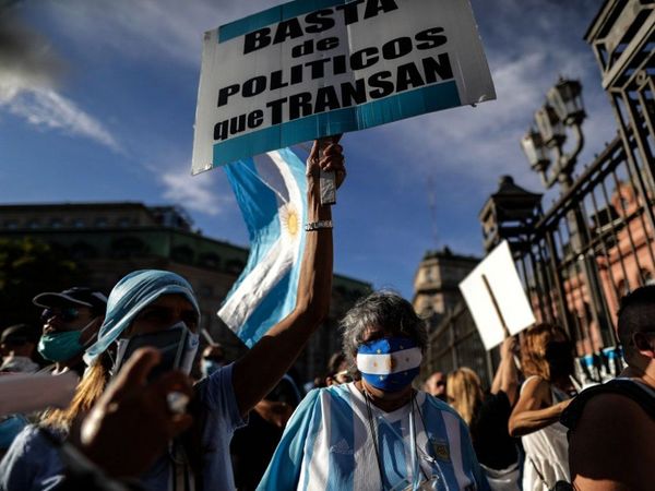Fraude, vacunación vip y robo, la nueva pandemia regional