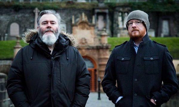 Arab Strap lanza «Here Come Camus!», adelanto de su próximo álbum