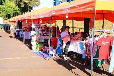Con feria dan espacio a mujeres emprendedoras - ABC en el Este - ABC Color