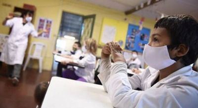 Recomiendan a padres no enviar a niños a clases si no están seguros