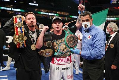 Canelo vence a Yildirim y retiene sus títulos - Polideportivo - ABC Color