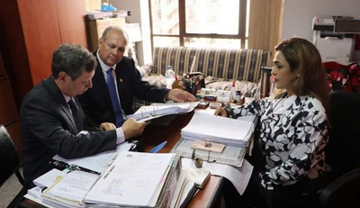 Fiscal presenta acusación contra Mario Ferreiro y otras seis personas - Noticiero Paraguay