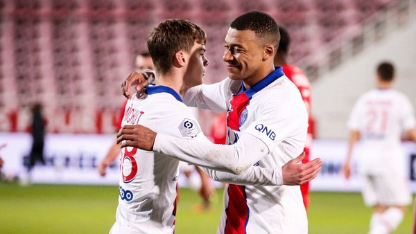 El PSG se recupera goleando