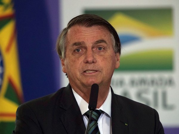 Medio Brasil está por colapsar y Bolsonaro minimiza crisis sanitaria
