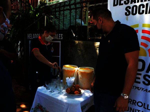 Con mangos donados hacen helados y entregan a 20 comedores esteños