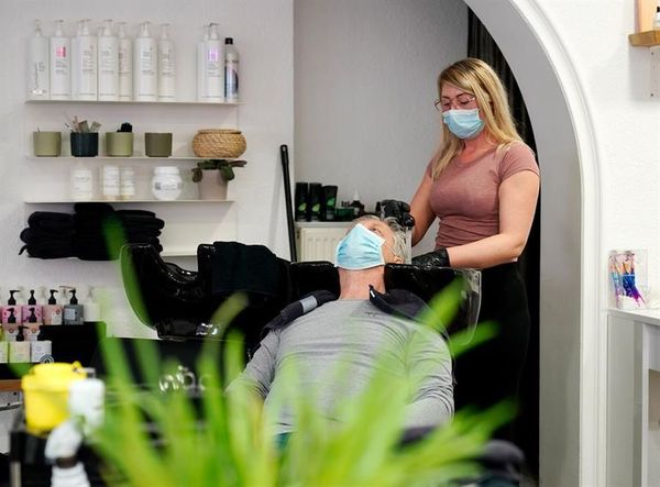 Reabren las peluquerías alemanas tras dos meses y medio de cierre por covid - Mundo - ABC Color